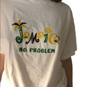 T-shirt with embroidered lettering:Jamaica